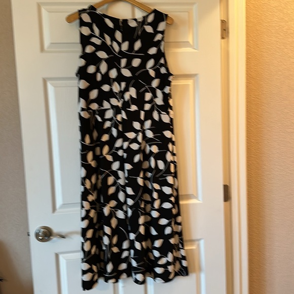 Talbots Black & White Floral Sleeveless Dress With pockets, XL - Picture 3 of 7
